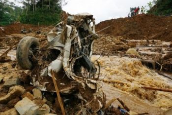 Sebagian Kendaraan Tertimbun Longsor Telah Diidentifikasi