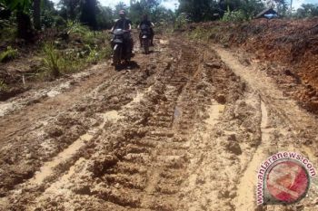 Warga Pedalaman Harapkan Perbaikan Jalan, Ini Kata Anggota DPRD Barut
