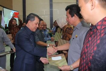 Bupati Minut terima DIPA 2015
