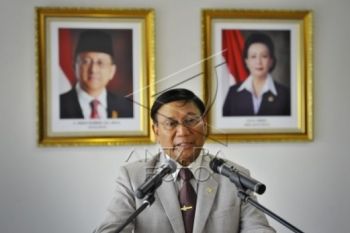Terlalu Banyak Mitos Seputar UUD 1945