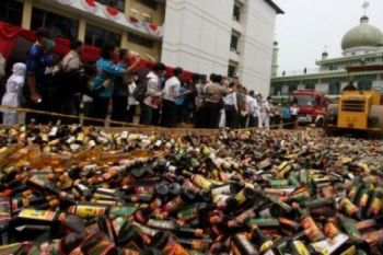 Polres Banyumas Musnahkan Ribuan Botol Miras 