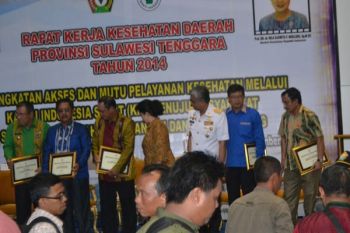 Kendari Raih Penghargaan Sertifikat Eliminasi Malaria 