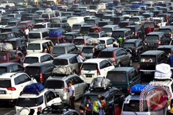 Libur Panjang, Enam Dermaga Pelabuhan Merak Dipadati Kendaraan