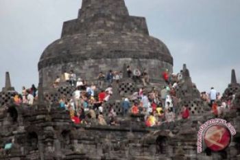 Libur Natal, Ribuan Wisatawan Padati Candi Borobudur