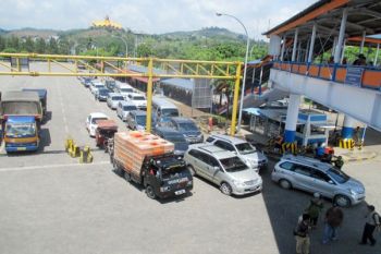 Jalinsum Ke Bakauheni Ramai Saat Natal