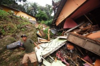 Longsor Padalarang Satu Keluarga Tertimbun, Dua Tewas
