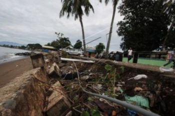 11 Rumah Warga Air Manis Terancam Abrasi