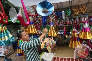 Pedagang Petasan-Terompet Menjamur Di Jalan Raya 