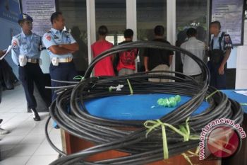 POM TNI AU tangkap pencuri kabel listrik 