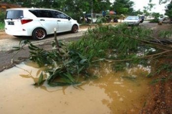 Blokir Jalan Industri/Joko Sulistyo
