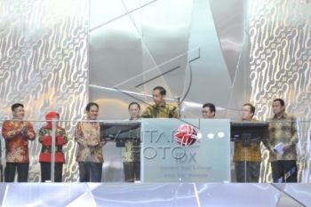 Jokowi Buka Tradisi Baru Perdagangan Awal Tahun