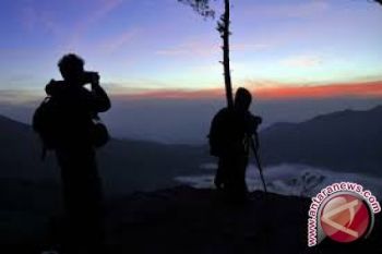 Menjual Matahari Di Negeri Di Atas Awan 