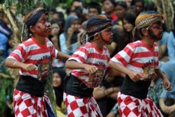 IKJ-Komunitas Lima Gunung Gelar "Penari Tujuh Pulau"