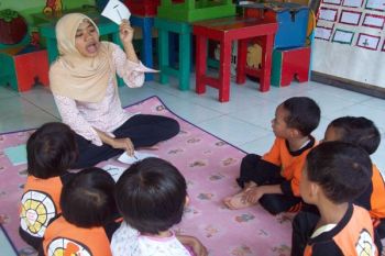 Legislator minta pemkab tingkatkan SDM guru 