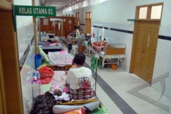 Pasien di RS Pati Membeludak