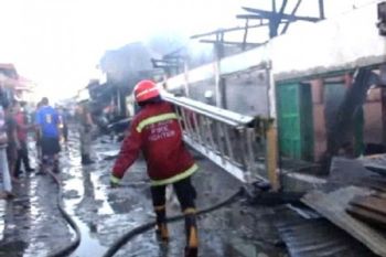 17 Petak Toko Pasar Padang Luar Terbakar