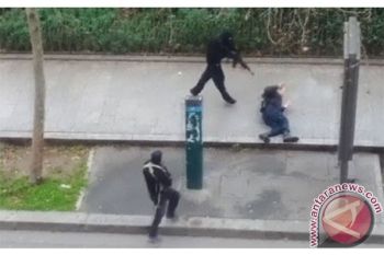  Le Soir Yang Terbitkan Ulang Kartun Charlie Hebdo Dievakuasi