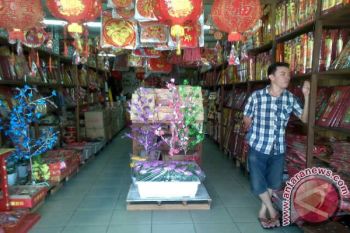 Pernak-Pernik Imlek Mulai Banyak Dijual Di Pontianak 