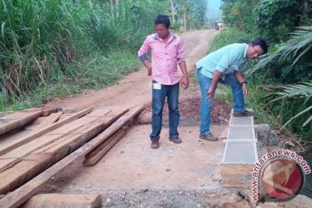 Vale Salurkan Bantuan Ke Desa Terpencil