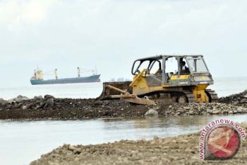 DPRD Makassar: Penegak Hukum Proses Penimbun Laut 