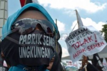 Warga Pati Tuntut Pencabutan Izin Lingkungan Pabrik Semen