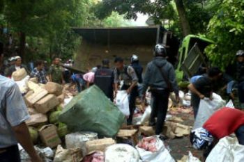 Truk Tabrakan di Silaing Bawah, Satu Orang Tewas
