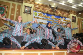 TARI SAMAN PERTUKARAN PELAJAR