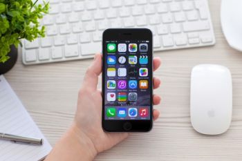 Studi: Pengguna iPhone Lebih Pintar daripada Android!