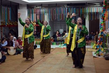Sahita Pentaskan Budaya Air Hujan Antioksidan