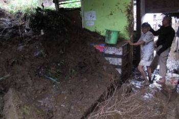 Lima Rumah di Temanggung Rusak Tertimpa Longsor