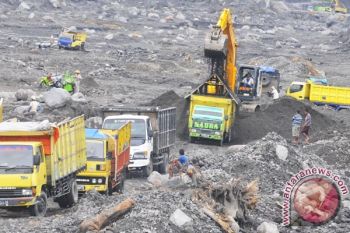 Penambang Pasir Nekat Gunakan Alat Berat Pascapenertiban Polda