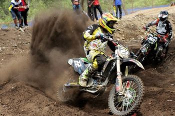 100-an Orang Demo, Tuntut Pebalap Motocross Dibebaskan