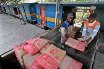 PT KAI Siap Angkut Semen 