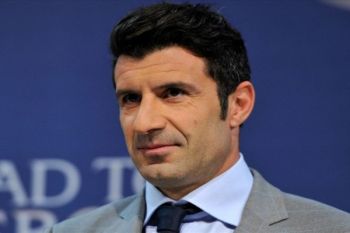 Luis Figo Calonkan Diri Sebagai Presiden FIFA