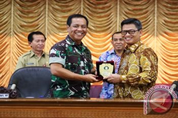 Irianto Berikan Pembekalan Rapim Kodam Mulawarman