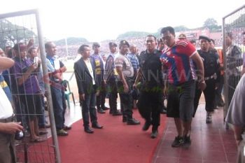 Amankan Suporter 