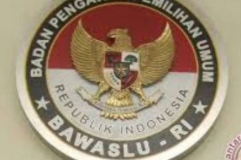 Ketua Bawaslu Riau PEnuhi Panggilan PTUN Pekanbaru