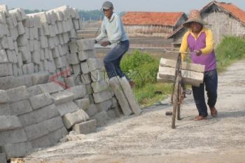Permintaan Batu Kumbung