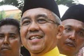 Gubernur Riau Tandatangani UMP 2015