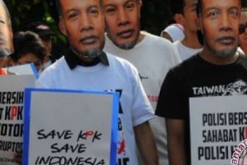 Mahasiswa Kupang Serukan "Save KPK"