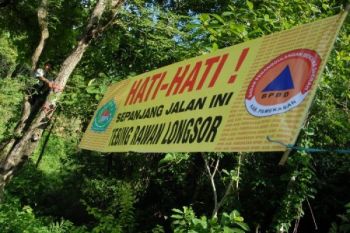 Pasang Peringatan Bahaya Longsor