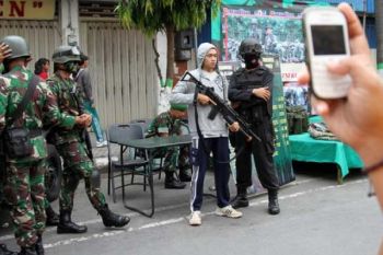 Pamer Perlengkapan Perang