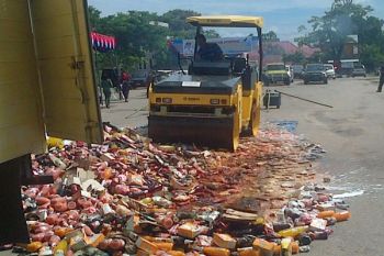 Polda Sultra musnahkan sembilan ton miras tradisional