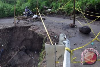 Talud Jembatan Jengkiling Diminta Segera Diperbaiki