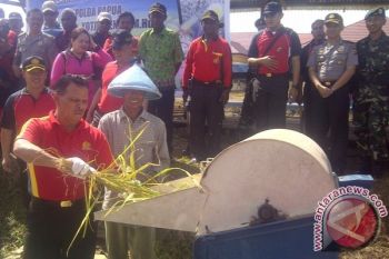 Kapolda Papua giling padi