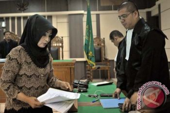 Hakim Belum Siap, Rina Iriani Batal Divonis