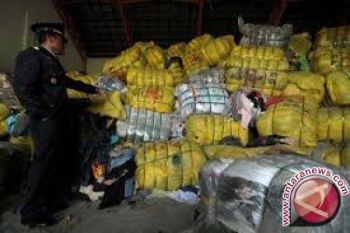 Sulteng Masih Bahas Larangan Penjualan Pakaian Bekas 