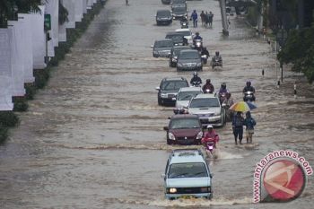 Tips Aman Berkendara di Musim Hujan