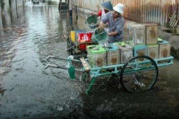 Masyarakat Desa Nikmati Air Bersih dari Dana Desa