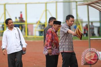 PERSIAPAN STADION JELANG ISL